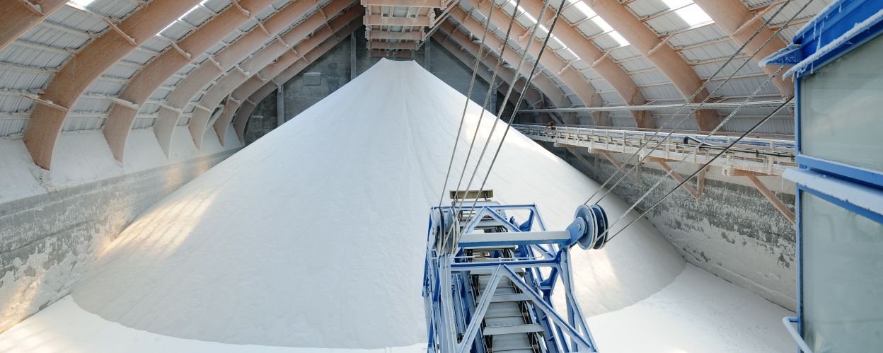 Das fertige Produkt wird zwischengelagert.  Das fertige Produkt wird zwischengelagert.