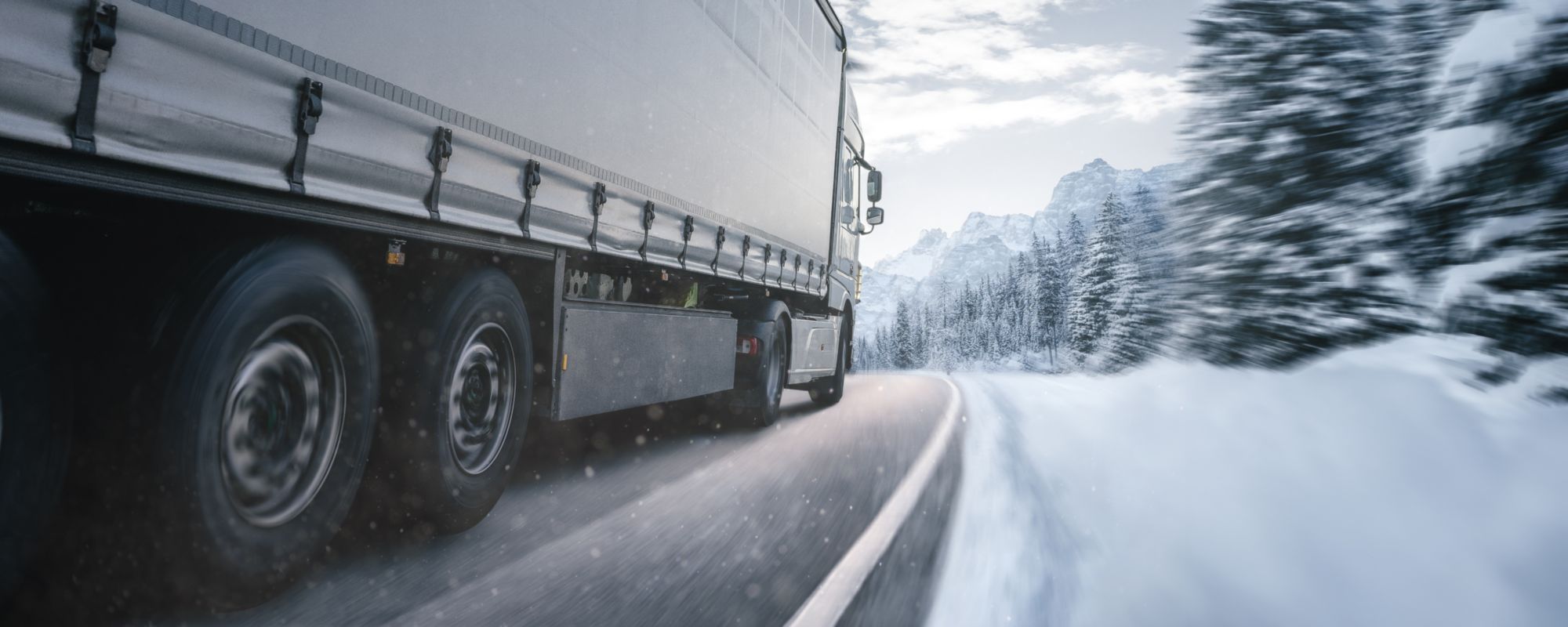 LKW auf Winterstraße_5-2